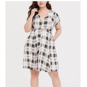 NWT Torrid Plaid Black White Yellow Challis Shirtdress size 1X